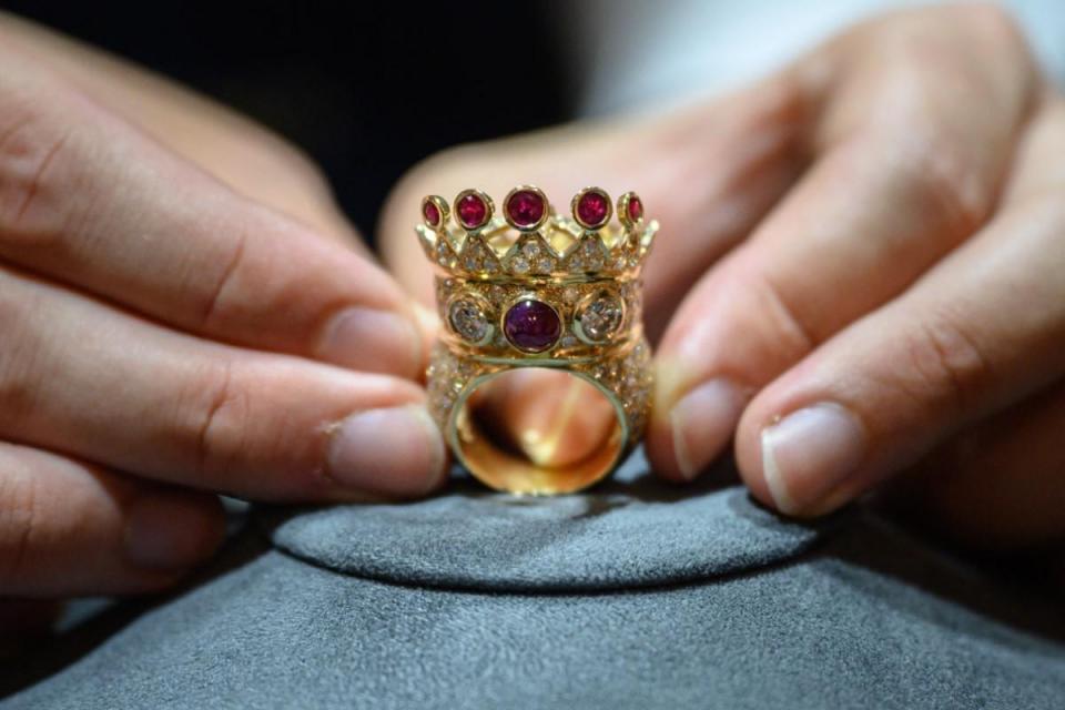 S-a aflat cine este cumpărătorul misterios al inelului preferat al lui Tupac. Bijuteria, cumpărată cu peste un milion de dolari - inel-1690641815.jpg