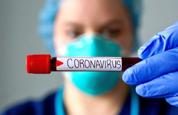 Coronavirus. Infirmieră de la un cămin de bătrâni, anchetată - infirmierasursaziare-1586870703.jpg