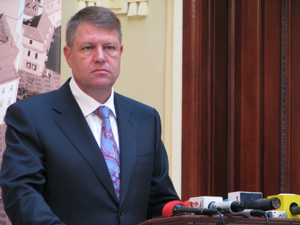 Iohannis spune că, în locul lui Băsescu, ar fi demisionat în 2012 - inloculluibasescuklausiohannis3-1413452309.jpg