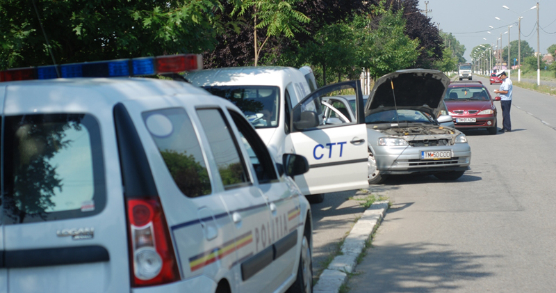 Șoferi, mare atenție! Inspectorii RAR au luat la puricat mașinile din Constanța - inspectoriirarauluatlapuricat-1407778927.jpg