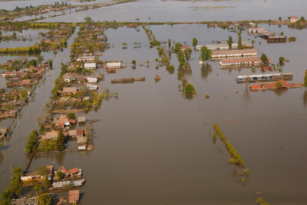 Aproximativ 15.000 de persoane au fost evacuate în Serbia. Încă șapte persoane au murit în Bosnia - inundatie-1400338330.jpg