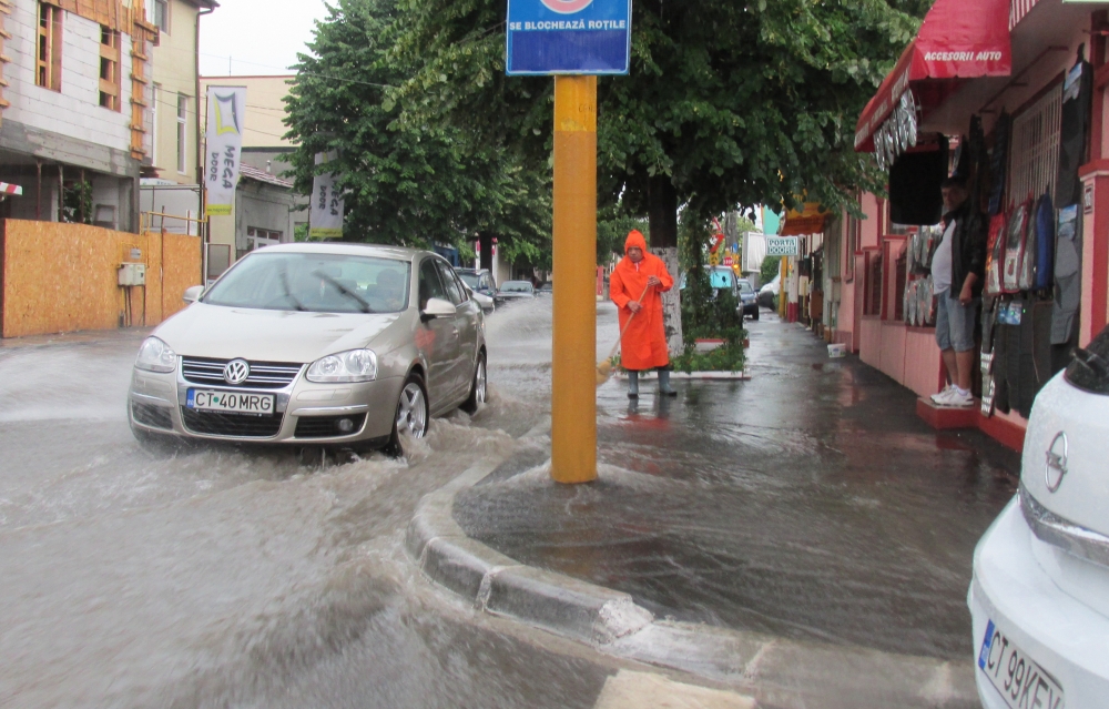RAJA a activat Comandamentul pentru Situații de Urgență - inundatie-1403103491.jpg