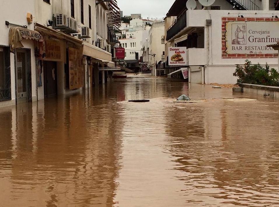 Stare de alertă în Portugalia! - inundatii-1455525166.jpg