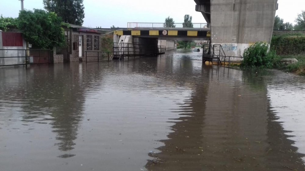 Inundații la Constanța, în urma ploilor - inundatii-1531071297.jpg