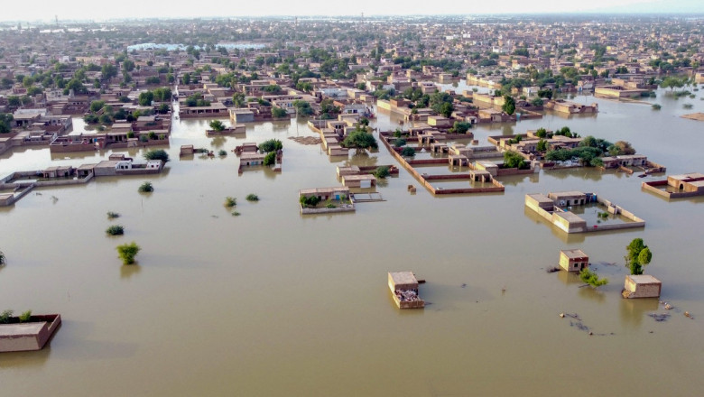 Foarte multe persoane evacuate în urma inundaţiilor din Pakistan - inundatii-pakistan-1692884279.jpg