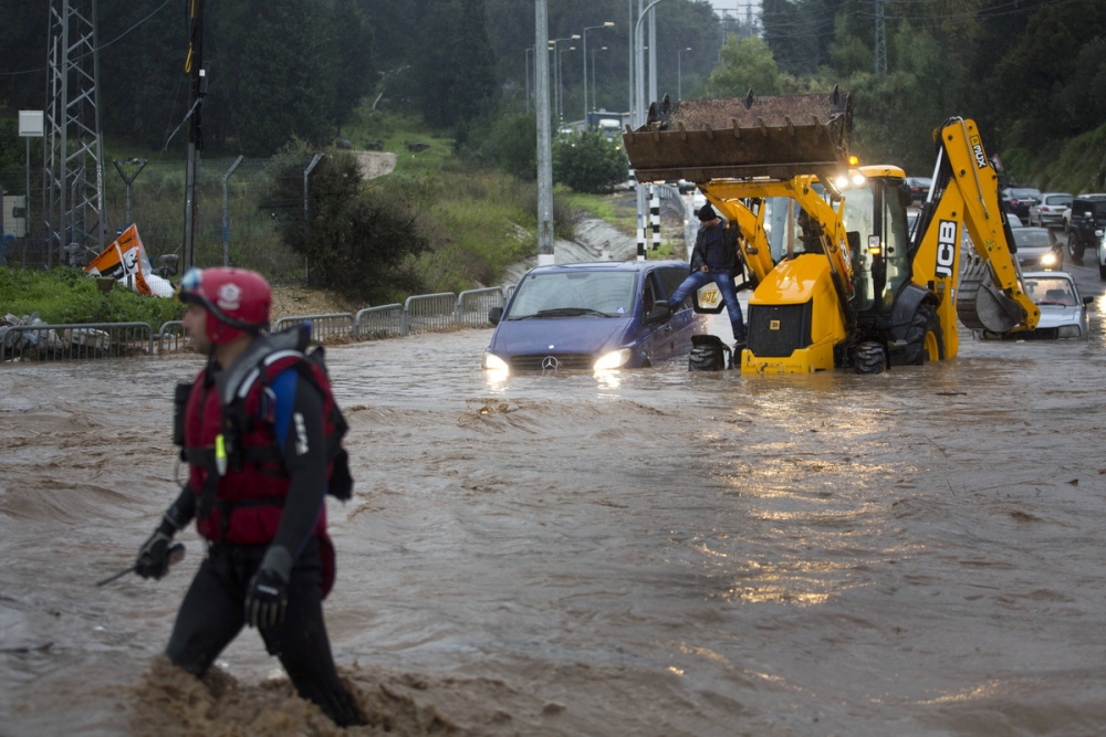 Situația se înrăutățește în Balcani, din cauza inundațiilor - inundatiibosnia-1400508207.jpg