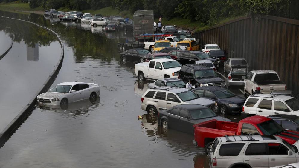 TRAGEDIE / Zeci de persoane și-au pierdut viața în urma furtunilor puternice care au lovit sud-estul SUA - inundatiimasiveinorasulhoustondi-1485156646.jpg