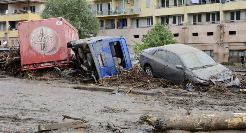 Vreme severă în Spania: Zeci de mașini luate de ape - inundatiispania-1536504143.jpg