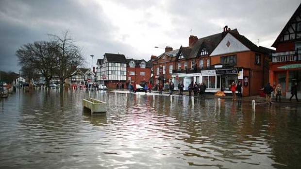 Marea Britanie, sub ape! Alerte de inundații, persoane evacuate - inundatiitamisauk201413358100-1573219404.jpg