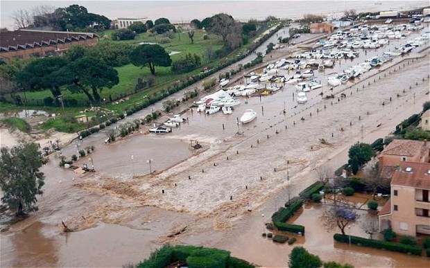 FRANȚA, sub ape. COD ROȘU de inundații devastatoare - inundatiiteribileinfranta2mortis-1412085416.jpg