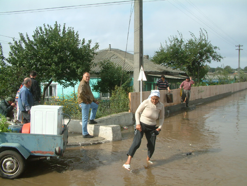 Furtuna a făcut prăpăd în județul Constanța - inundatiiviituratuzlagf4-1371227256.jpg