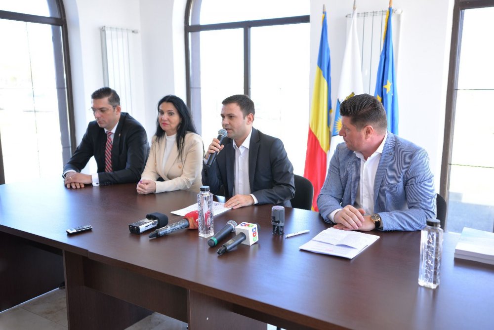 Investiții în orașul Techirghiol. Ce contract important a semnat primarul Iulian Soceanu - investitiilatechirghiol-1553104212.jpg