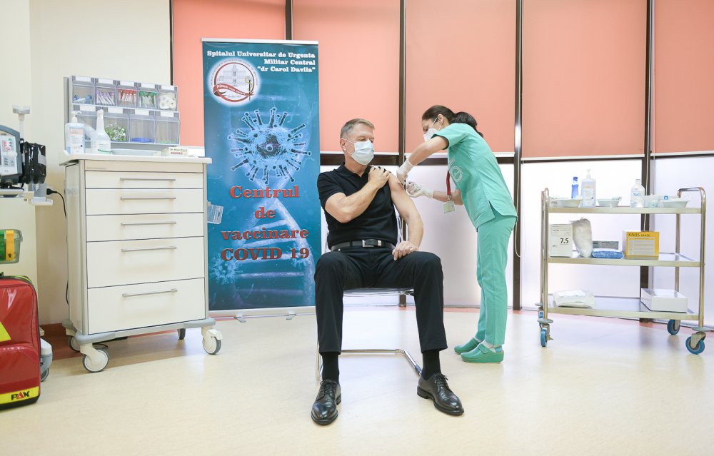 Klaus Iohannis: „Vaccinul este sigur. Recomand tuturor vaccinarea” - iohannisvaccinare3-1610737820.jpg