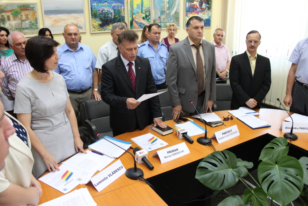 Primarul Marian Iordache a depus jurământul de investire - iordache-1340361525.jpg