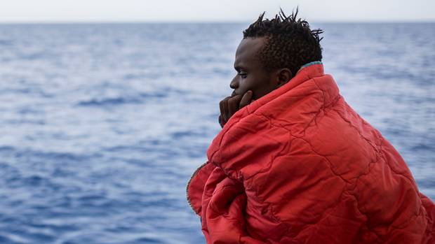 La un pas de tragedie! 73 de migranți, salvați de pe o barcă în derivă - ipanewscf16a2c464bc49c0b13963382-1574341192.jpg