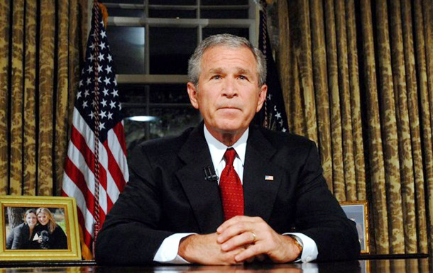 Un irakian afiliat ISIS a încercat să-l asasineze pe George W. Bush - irakianbush-1653489839.jpg