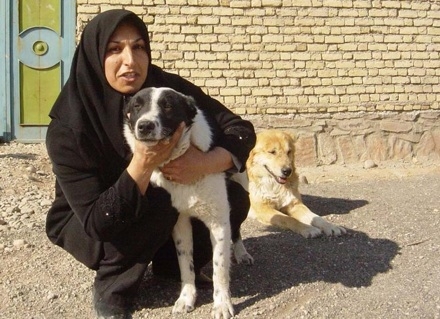 Șocant! Iranienii care vor deține câini, pedepsiți cu 74 de lovituri de bici - irancom177542-1415365570.jpg