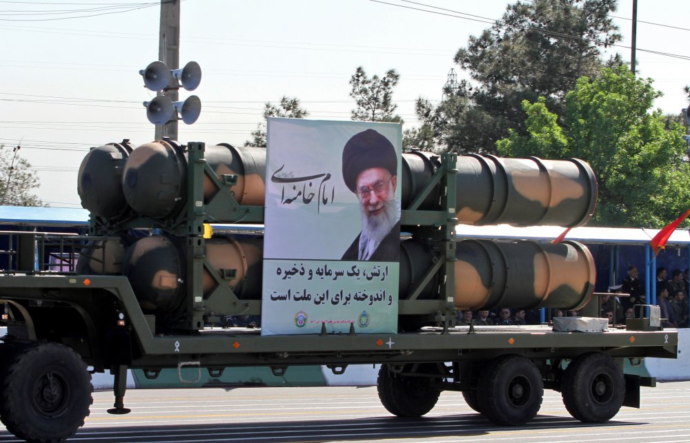 Iranul a prezentat un sistem mobil de rachete sol-aer cu rază lungă de acțiune - iranul-1566488552.jpg