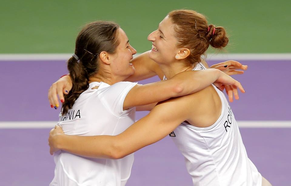 Irina Begu și Monica Niculescu s-au calificat în semifinalele probei de dublu de la Australian Open - irinabeguimonicaniculescu-1516693865.jpg