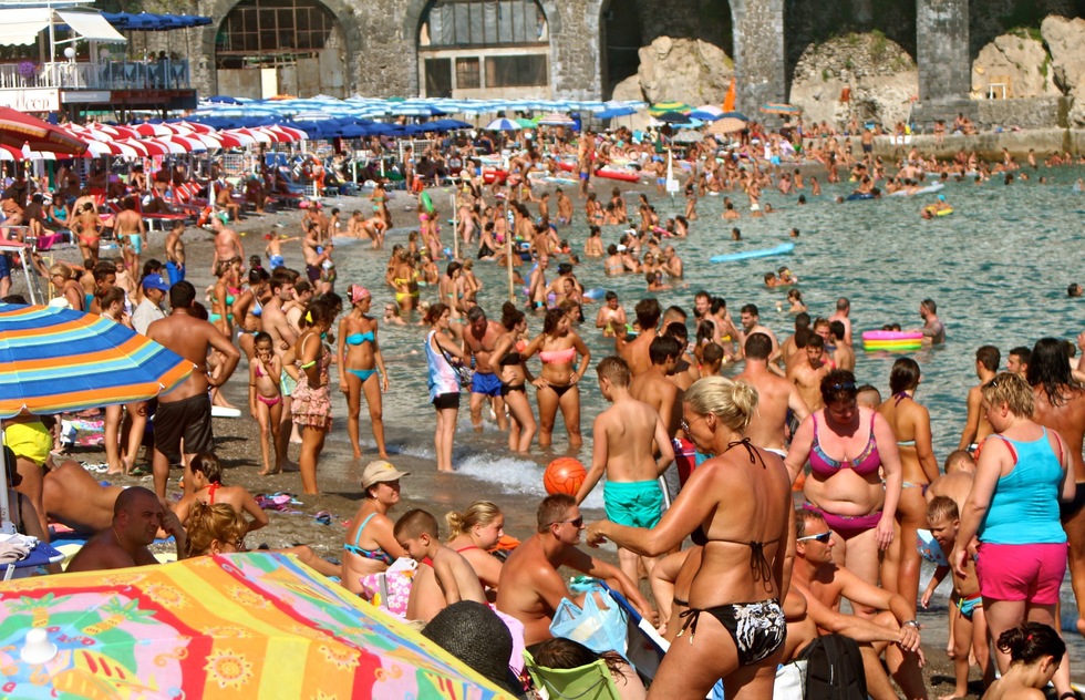 Temperatura turiștilor aflați pe o plajă din Italia, verificată cu drona - italia-1630649914.jpg