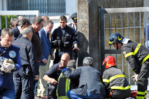Mario Monti a condamnat atentatul cu bombă de la Brindisi - italia2-1337520388.jpg