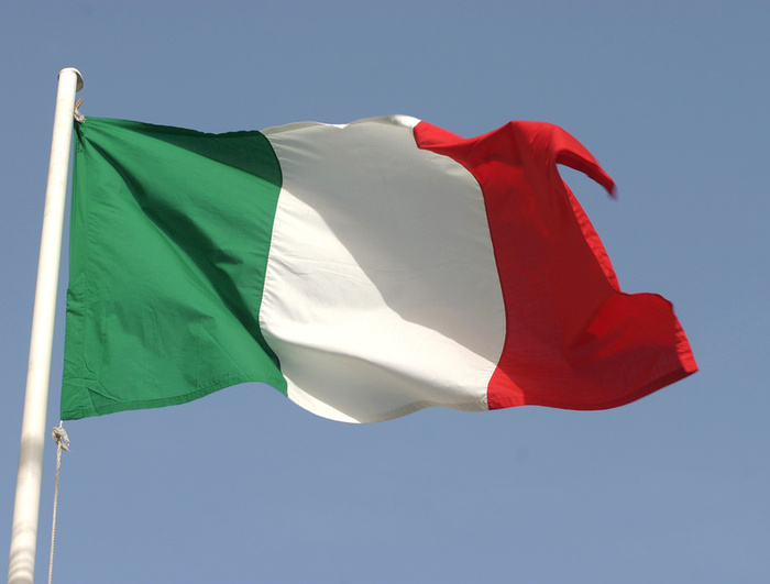 Fără precedent în istoria Italiei! - italianflag-1437236602.jpg