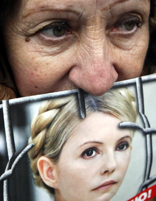 Protest în Ucraina pentru susținerea Iuliei Timoșenko - iuliatimosneko-1336932518.jpg