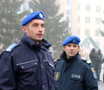 Polițiști ucrainieni instruiți de un jandarm român - jandarm-1455098527.jpg