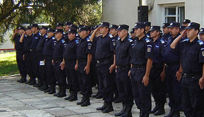 Jandarmii, chemați la raport la Prefectură - jandarmi1311800302-1379421401.jpg