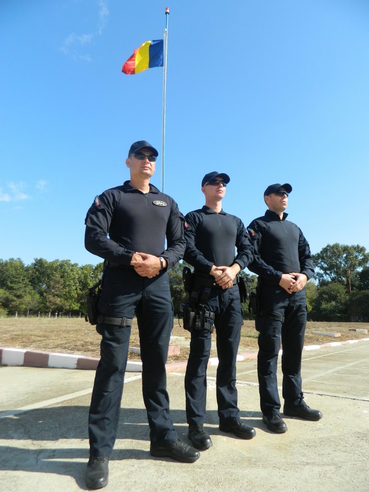 Jandarmii constănțeni omagiază Drapelul Național - jandarmidrapel-1530001312.jpg