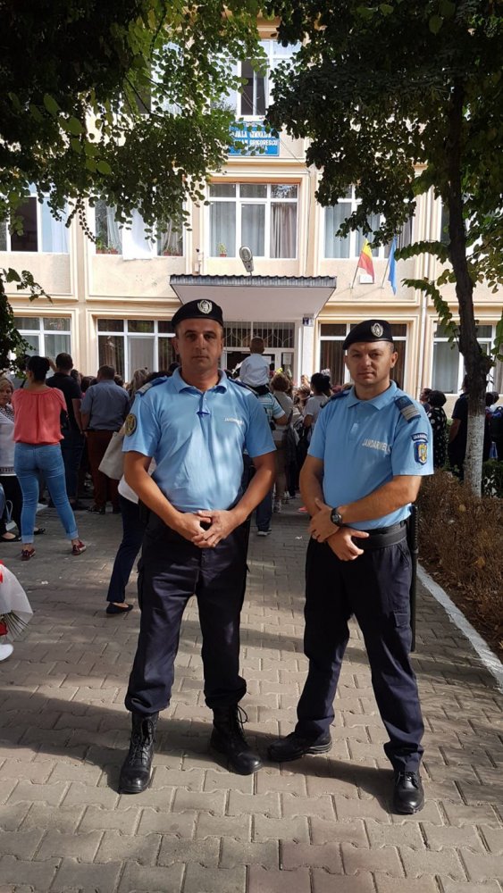 Jandarmii, alături de elevii  din Constanța și în acest an școlar - jandarmiiiii-1536598679.jpg