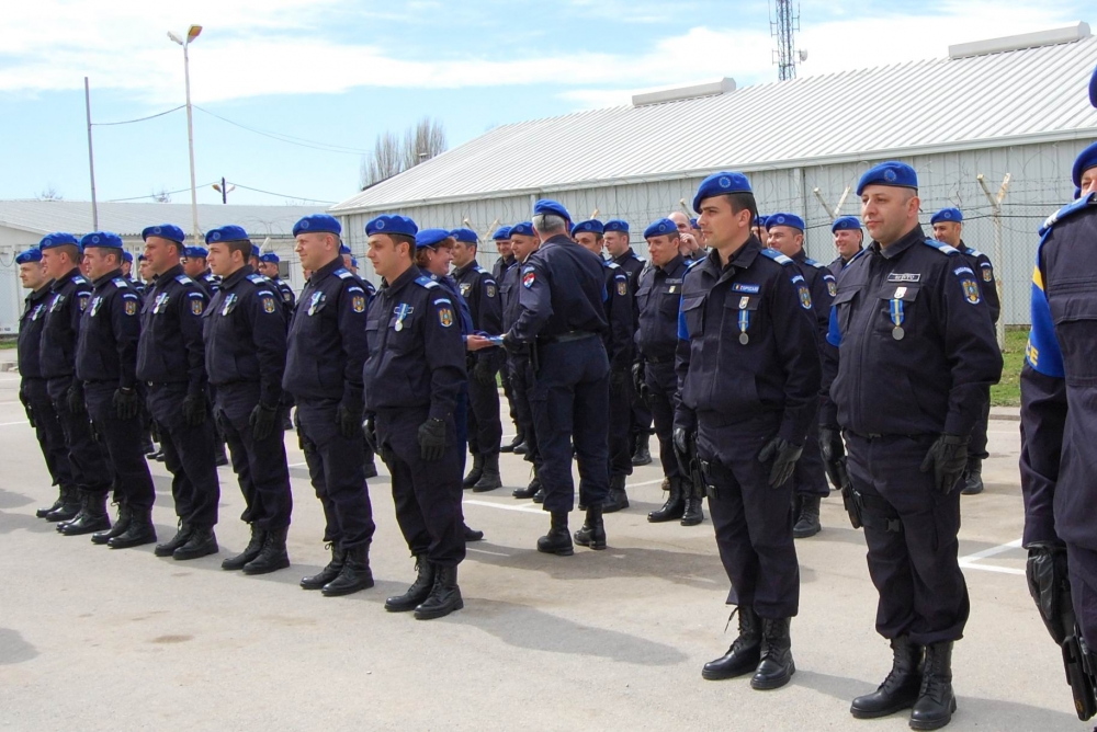 România își retrage jandarmii și polițiștii din Kosovo - jandarmiromaniinkosovo-1317066208.jpg