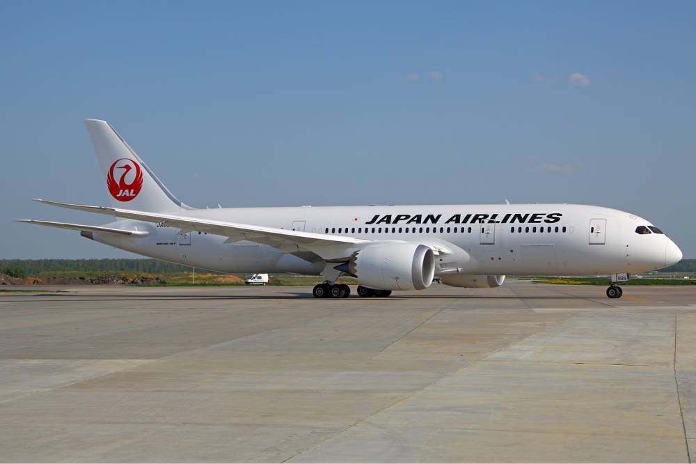Avion cu 228 pasageri, aterizare de urgență după oprirea unui motor - japanairlinesboeing787846dreamli-1428484860.jpg