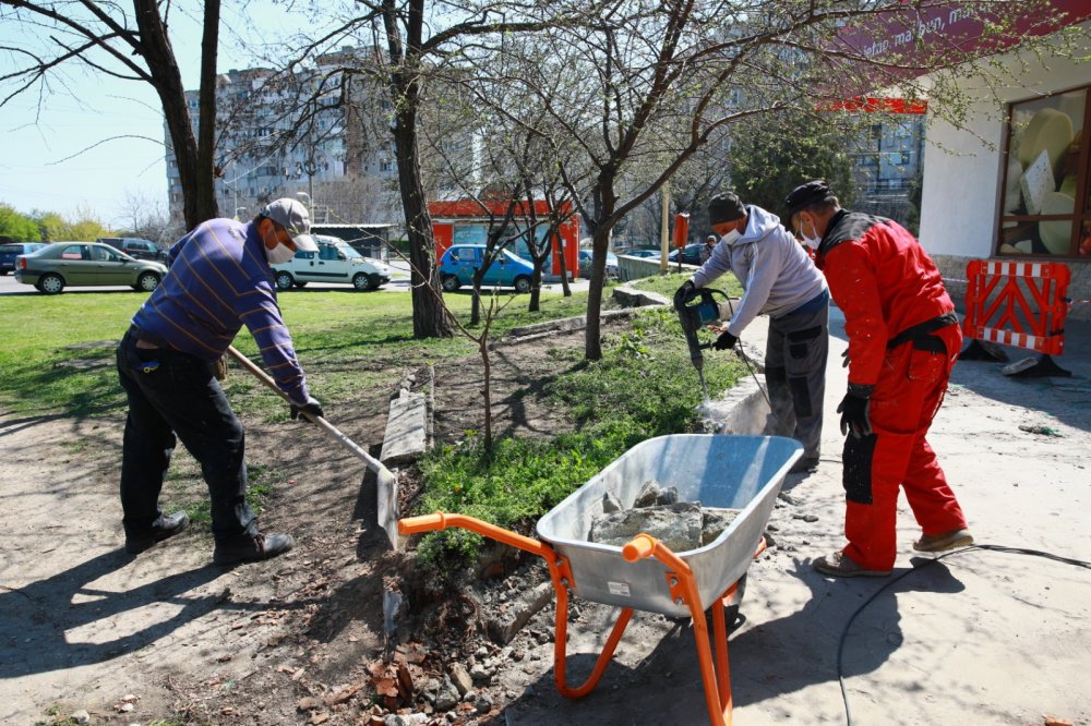 Continuă lucrările de reparații și întreținere în Constanța - jardinieregara2-1586870336.jpg