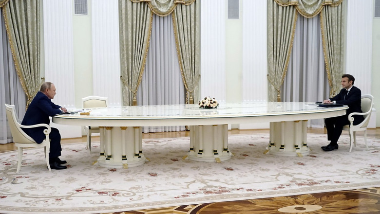 De ce Macron și Putin au stat luni departe unul de altul, la capetele unei mese de 4 metri lungime - jmhhc2g9mtg4yza2n2nlnzvjngewntkz-1644569572.jpg