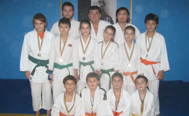 Judokanii de la LPS, pe podium la Festivalul Românesc - judo-1355515704.jpg