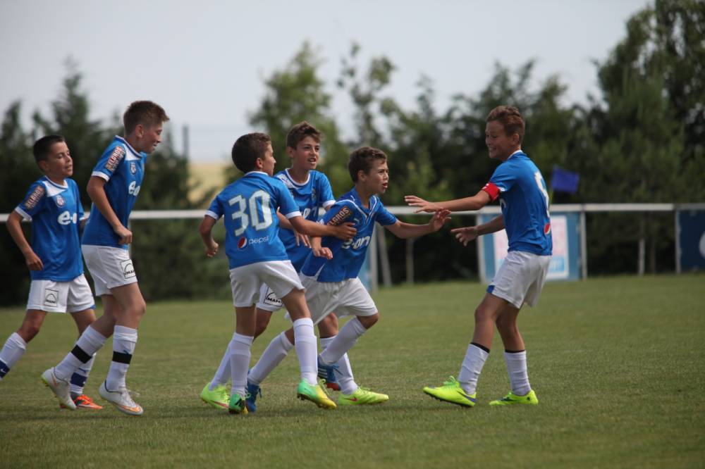 Fotbal/ Juniori E: FC Viitorul - ACU Arad, în finala Campionatului Național - junioriacademie-1434445403.jpg
