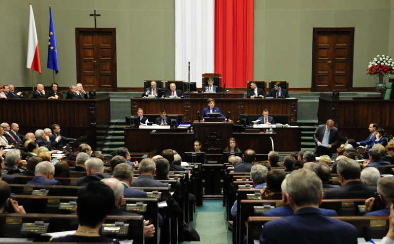Juriștii polonezi denunță politizarea justiției de către conservatori - juristii-1495364150.jpg