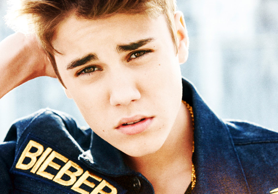 Justin Bieber, acuzat oficial de vandalism, după ce a vopsit cu un spray o clădire în Brazilia - justinbieber-1384018713.jpg