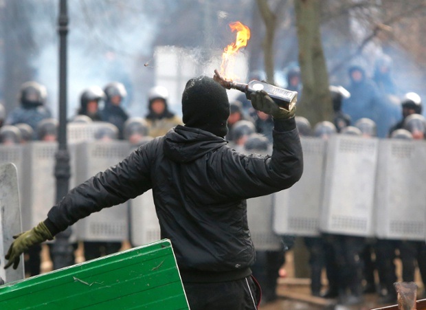 Manifestație a ultranaționaliștilor ucraineni împotriva legii care acordă autonomie provinciilor separatiste - ka2-1410958240.jpg