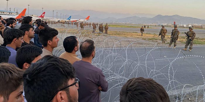 Ultimii români din Kabul au ajuns pe aeroport și vor fi evacuați - kabul-1629443483.jpg