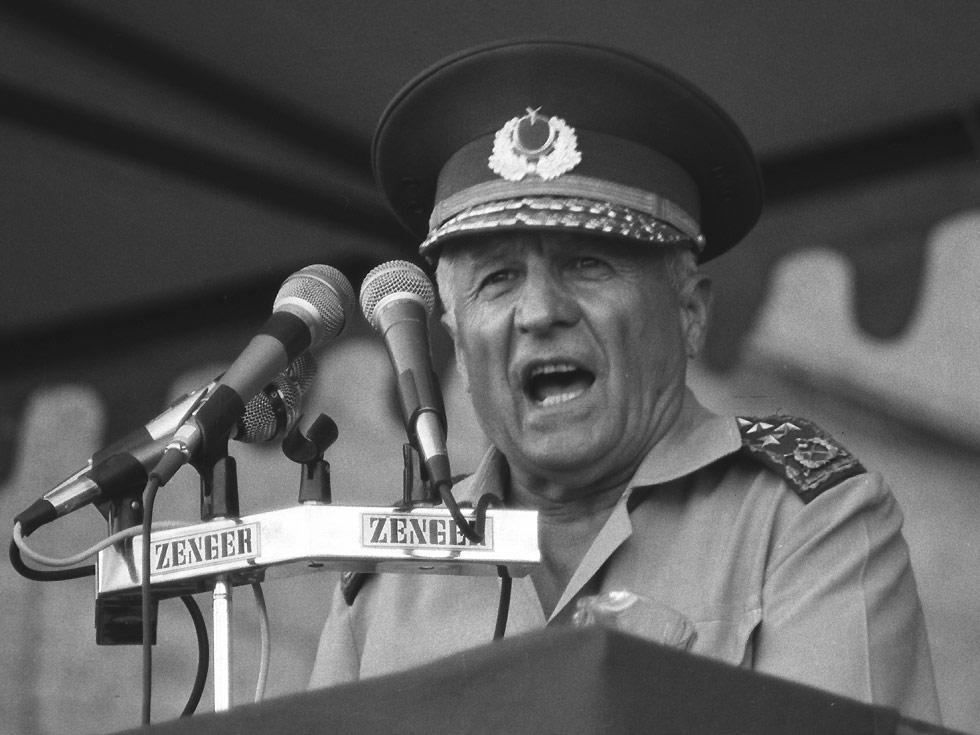 Fostul președinte turc Kenan Evren a decedat la vârsta de 97 de ani - kenanevren-1431260657.jpg