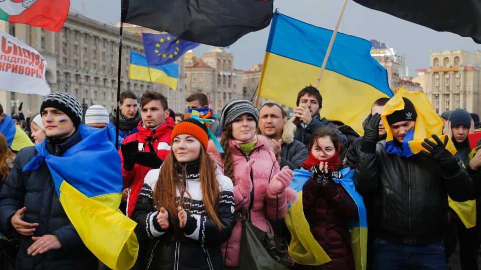 Noi manifestații la Kiev: 100.000 de persoane s-au reunit după apelul opoziției - kiev-1385908893.jpg
