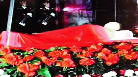Televiziunea nord-coreeană a prezentat imagini cu trupul neînsuflețit al lui Kim Jong-il - kim-1324369078.jpg