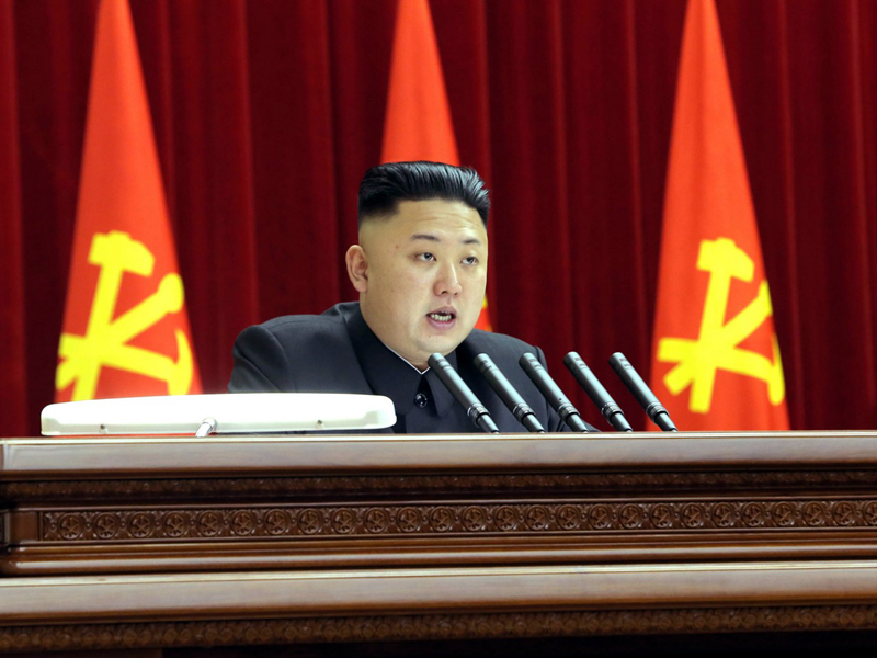Măștile lui Kim Jong-Un: De la tătucul poporului, la șeful de război - kim-1365511301.jpg