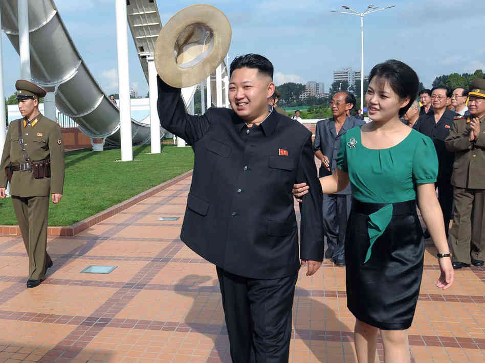 Liderul nord-coreean Kim Jong-un ar fi ucis toate rudele unchiului său eliminat - kimjongun-1390736176.jpg