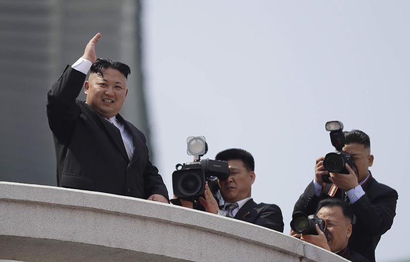 Kim Jong-un nu  se oprește! A lansat o nouă rachetă - kimjonguncoreearacheta-1495458568.jpg