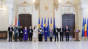 Președintele Iohannis a decorat o serie de personalități și instituții de cultură cu prilejul Zilei Culturii Naționale - klaus-1673618160.jpg