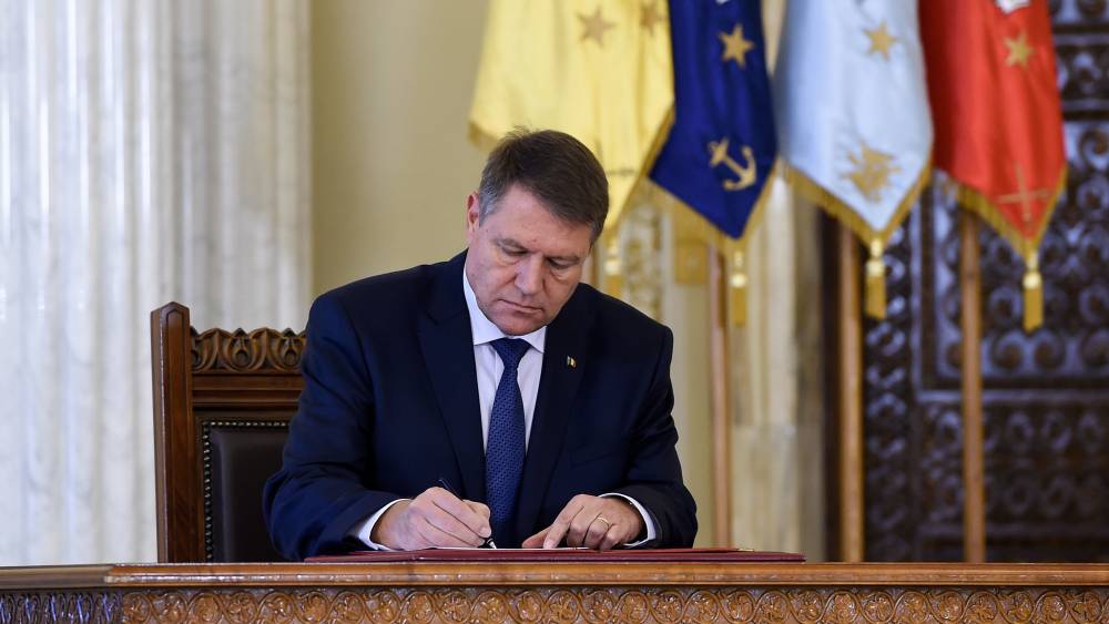 Președintele Iohannis a luat act de demisia lui Achim Irimescu de la Ministerul Agriculturii - klausiohannis-1483462472.jpg