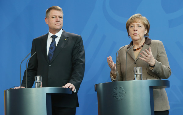 Klaus Iohannis, sunat de Merkel. Cancelarul, îngrijorat de demersuri împotriva luptei anticorupție - klausiohannismerkel-1485539850.jpg